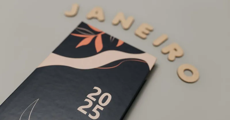 Minimalist 2025 planner with Janeiro letters, perfect for organizing your new year.