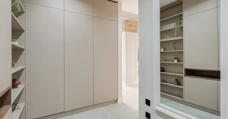 Explore this sleek and modern corridor featuring minimalist design with built-in wardrobes and stylish shelves.